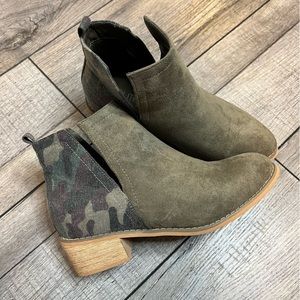 Boutique by Corkys Camo Booties